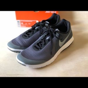 Men’s Nike Flex Experience RN6 - Grey/Black Sz 12